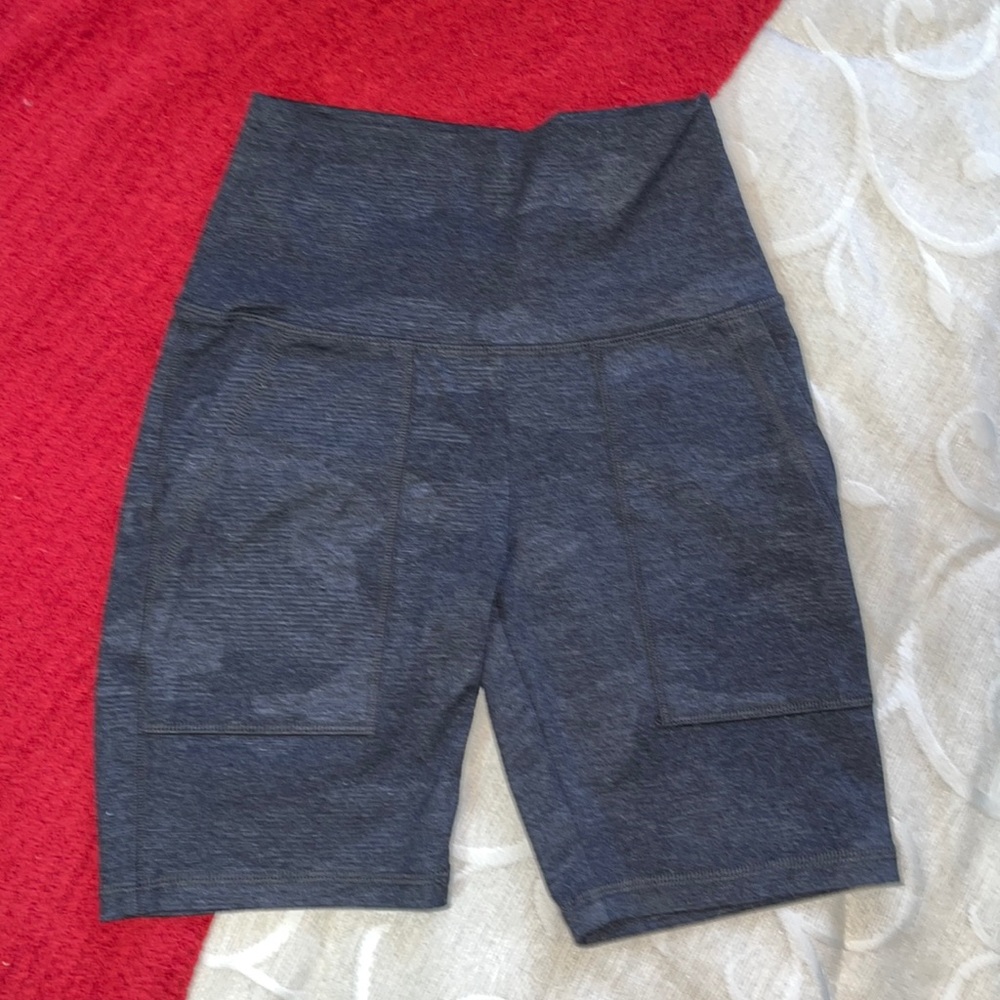 ⭐️ Aerie Chill Play Move Black Grey Camo Bike Shorts Size XS EUC B1